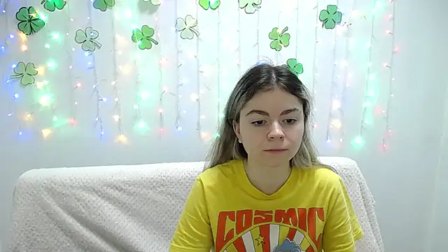 Snapshot of TinaRedly chatting on March 21, 2025, 9:34 pm TinaRedly online show from March 21, 2025, 9:34 pm