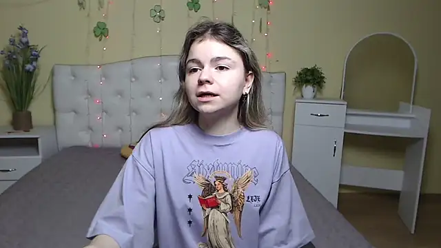 Snapshot of TinaRedly chatting on March 23, 2025, 3:54 am TinaRedly online show from March 23, 2025, 3:54 am