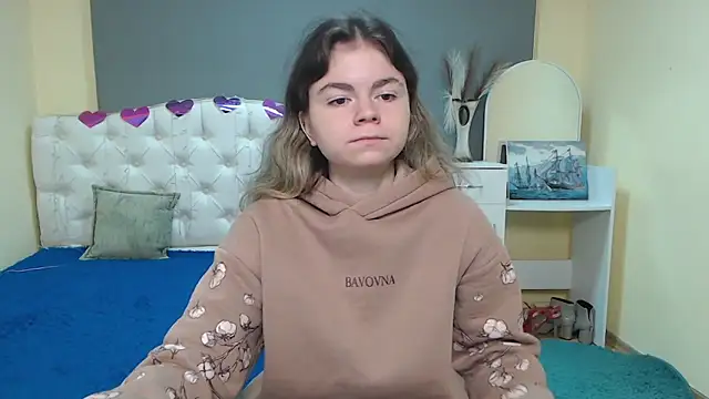 TinaRedly online show from October 12, 2025, 5:42 am