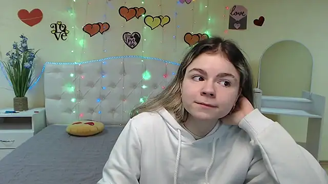 Snapshot of TinaRedly chatting on March 12, 2025, 6:32 pm TinaRedly online show from March 12, 2025, 6:32 pm
