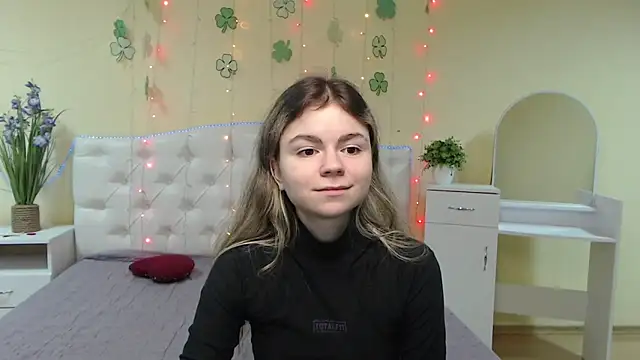 Snapshot of TinaRedly chatting on March 20, 2025, 1:57 am TinaRedly online show from March 20, 2025, 1:57 am