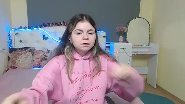 TinaRedly online show from April 28, 2026, 6:51 am