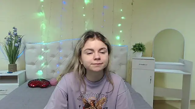 Snapshot of TinaRedly chatting on February 5, 2025, 1:22 pm TinaRedly online show from February 5, 2025, 1:22 pm