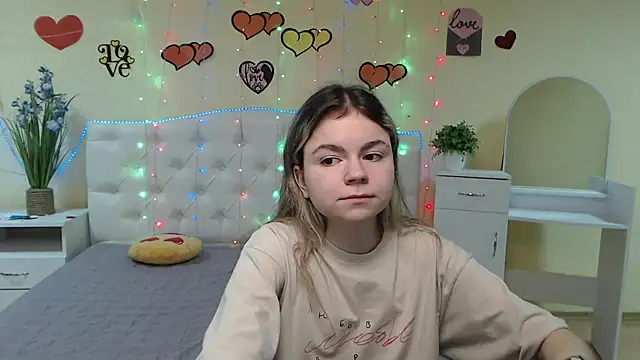Snapshot of TinaRedly chatting on March 12, 2025, 9:35 pm TinaRedly online show from March 12, 2025, 9:35 pm