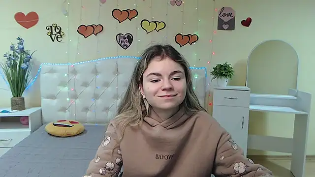 Snapshot of TinaRedly chatting on February 17, 2025, 9:54 pm TinaRedly online show from February 17, 2025, 9:54 pm