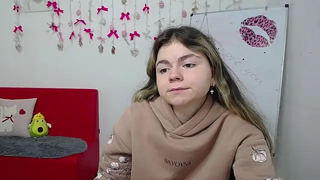 TinaRedly online show from April 8, 2026, 6:09 pm