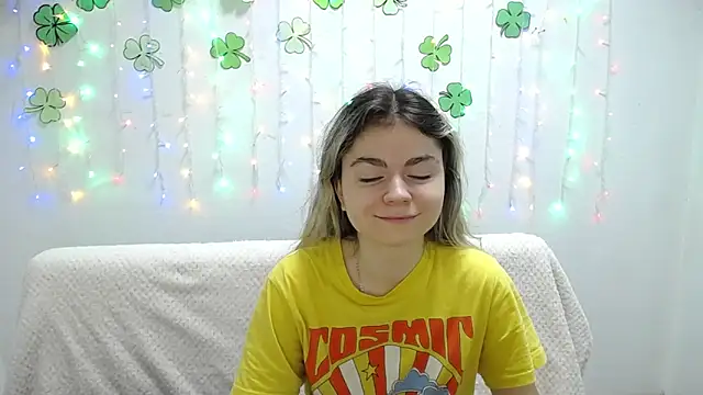 Snapshot of TinaRedly chatting on March 21, 2025, 6:29 pm TinaRedly online show from March 21, 2025, 6:29 pm