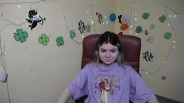 Snapshot of TinaRedly chatting on March 14, 2025, 6:18 pm TinaRedly online show from March 14, 2025, 6:18 pm