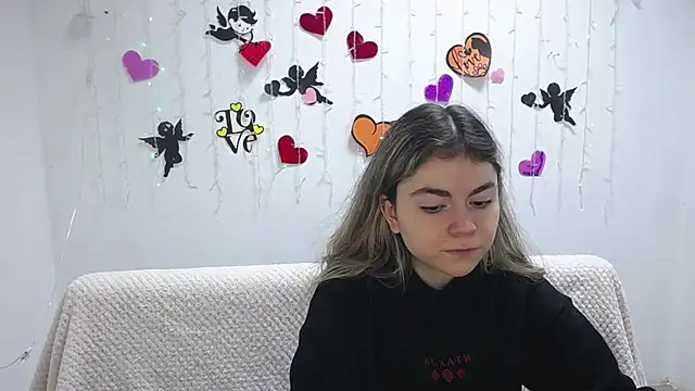 Snapshot of TinaRedly chatting on February 21, 2025, 6:37 pm TinaRedly online show from February 21, 2025, 6:37 pm