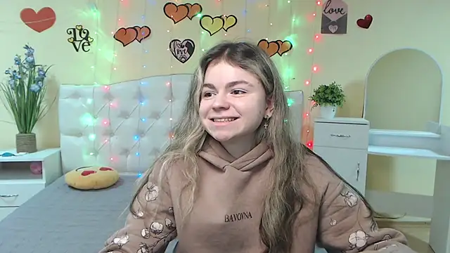 Snapshot of TinaRedly chatting on February 24, 2025, 9:41 pm TinaRedly online show from February 24, 2025, 9:41 pm