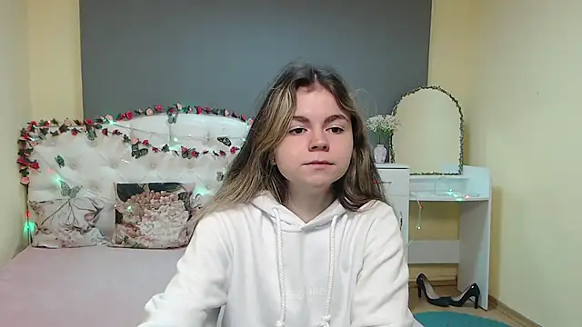 TinaRedly online show from March 15, 2026, 6:15 pm