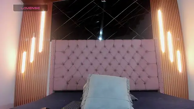 AinaPink online show from May 9, 2026, 11:02 am