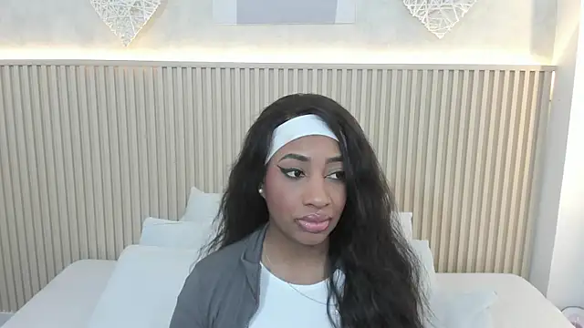 charlottebrowns  online show from October 16, 2025, 12:13 pm