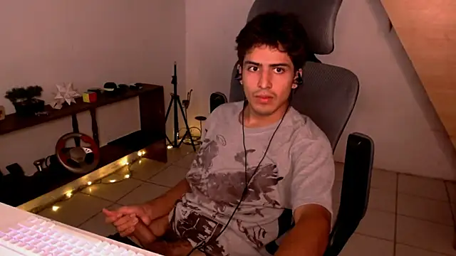 Snapshot of Thieves9 chatting on December 4, 2025, 5:06 am Thieves9 online show from December 4, 2025, 5:06 am