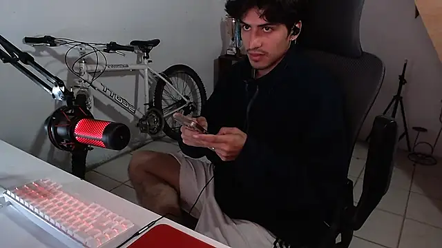 Snapshot of Thieves9 chatting on October 16, 2025, 3:59 am Thieves9 online show from October 16, 2025, 3:59 am