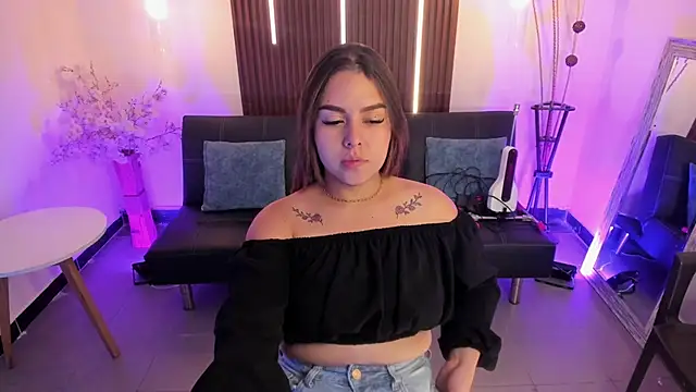 Snapshot of ArianaBaker chatting on December 18, 2025, 1:37 pm ArianaBaker online show from December 18, 2025, 1:37 pm