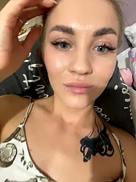 DreamGirl-777 online show from October 5, 2025, 2:52 pm