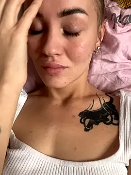 DreamGirl-777 online show from November 3, 2025, 9:02 am