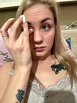 DreamGirl-777 online show from December 1, 2025, 3:07 am