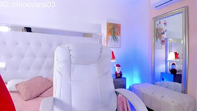 Chloe evans   online show from December 15, 2025, 11:38 am