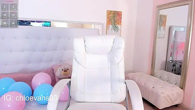 Chloe evans   online show from September 18, 2025, 11:57 am