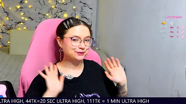 Snapshot of me__hanna chatting on March 5, 2025, 10:32 pm me hanna online show from March 5, 2025, 10:32 pm