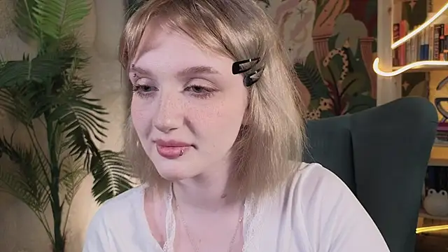 ELLIEJAY online show from April 10, 2026, 5:36 am