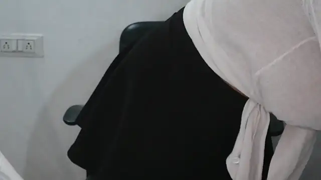 Snapshot of Suzie_darling chatting on February 14, 2025, 1:45 am Suzie darling online show from February 14, 2025, 1:45 am