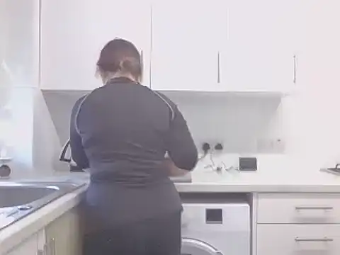 Snapshot of magical_mia chatting on March 19, 2025, 9:17 am magical mia online show from March 19, 2025, 9:17 am