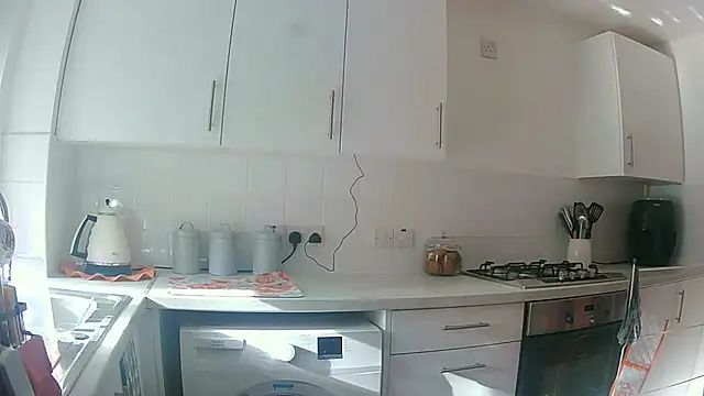 Snapshot of magical_mia chatting on November 2, 2025, 12:10 pm magical mia online show from November 2, 2025, 12:10 pm