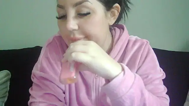 Snapshot of magical_mia chatting on October 2, 2025, 9:12 am magical mia online show from October 2, 2025, 9:12 am