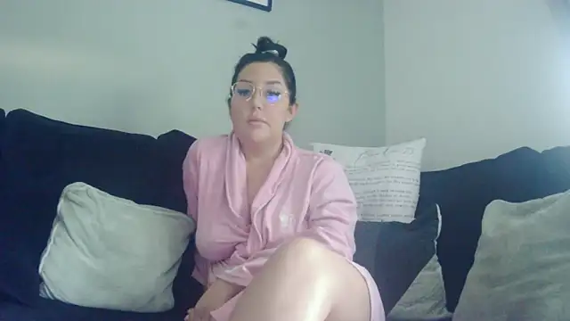 Snapshot of magical_mia chatting on October 14, 2025, 9:43 am magical mia online show from October 14, 2025, 9:43 am