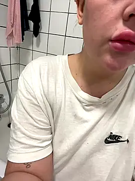 Snapshot of magical_mia chatting on November 7, 2025, 10:31 am magical mia online show from November 7, 2025, 10:31 am