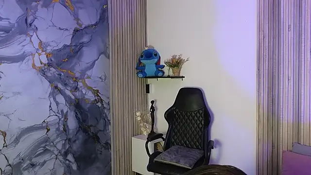 Snapshot of LissaWiild chatting on February 9, 2026, 8:18 pm LissaWiild online show from February 9, 2026, 8:18 pm