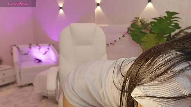 miagomezweb1 online show from January 10, 2026, 3:07 pm