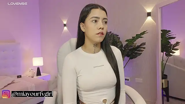 miagomezweb1 online show from September 11, 2025, 1:00 pm