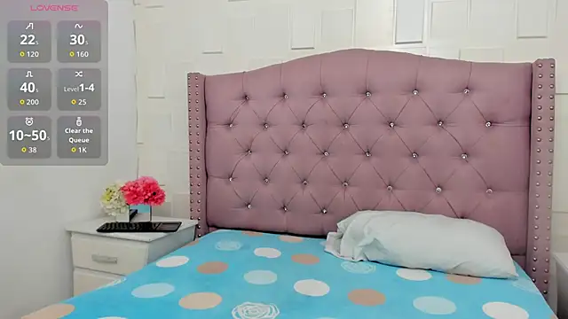 MonicaSchwartz online show from October 1, 2025, 8:13 pm