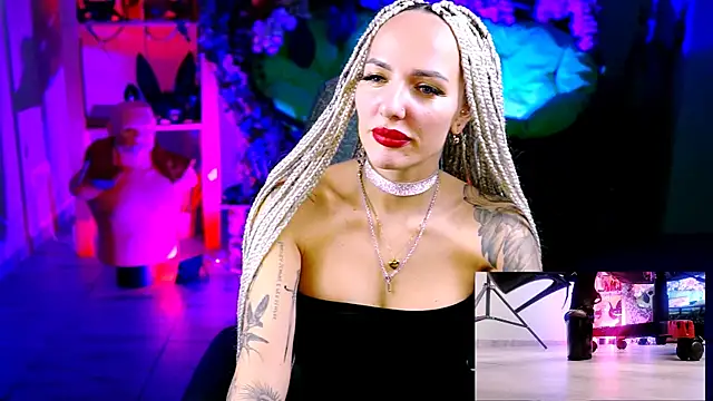 MonicaMaxwel online show from November 15, 2025, 10:52 am