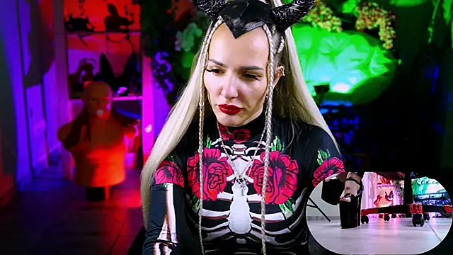 MonicaMaxwel online show from October 31, 2025, 11:51 am