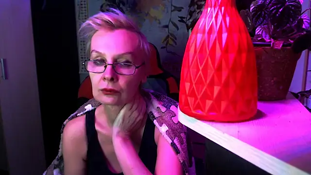 HelgaHimmell online show from April 4, 2026, 7:09 pm