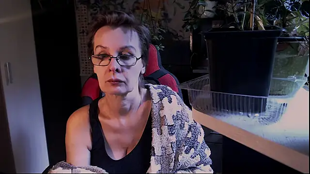 HelgaHimmell online show from May 31, 2026, 1:28 pm