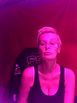 Snapshot of HelgaHimmell chatting on November 15, 2025, 10:14 pm HelgaHimmell online show from November 15, 2025, 10:14 pm