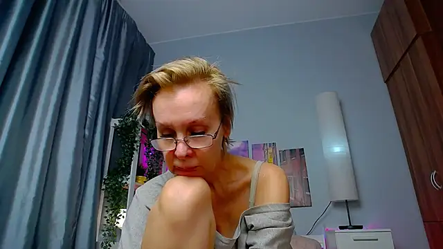 Snapshot of HelgaHimmell chatting on March 11, 2025, 2:32 am HelgaHimmell online show from March 11, 2025, 2:32 am