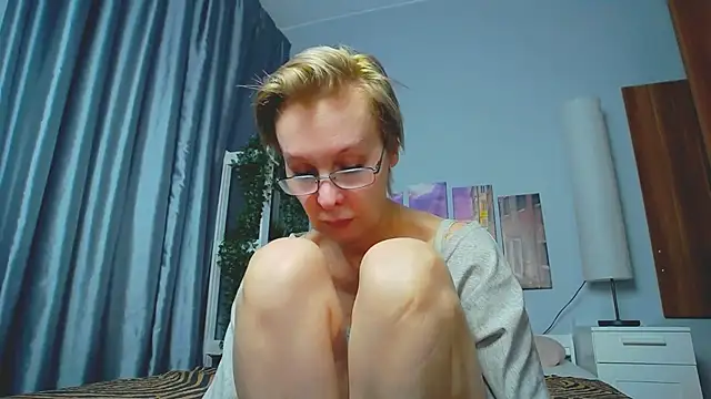 Snapshot of HelgaHimmell chatting on March 10, 2025, 1:12 am HelgaHimmell online show from March 10, 2025, 1:12 am