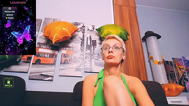 Snapshot of HelgaHimmell chatting on November 11, 2025, 3:07 pm HelgaHimmell online show from November 11, 2025, 3:07 pm