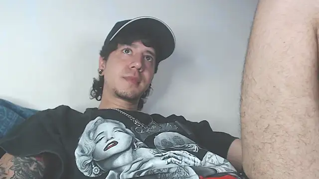 Snapshot of AndyBetti chatting on December 5, 2025, 1:27 am AndyBetti online show from December 5, 2025, 1:27 am