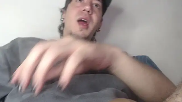 Snapshot of AndyBetti chatting on January 13, 2026, 5:33 am AndyBetti online show from January 13, 2026, 5:33 am