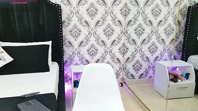 LexaDeRusso online show from October 1, 2025, 7:51 pm