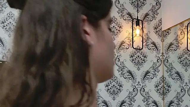 LexaDeRusso online show from September 24, 2025, 8:04 pm