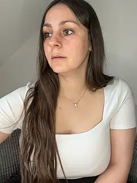 Loella-Rose online show from April 13, 2026, 7:23 am